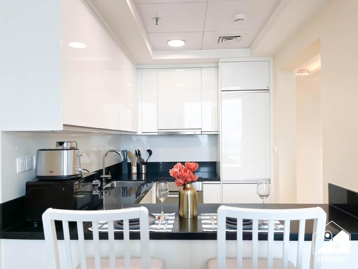 Apartment Wonderful 2b With Canal Views At Amna Tower Dubai