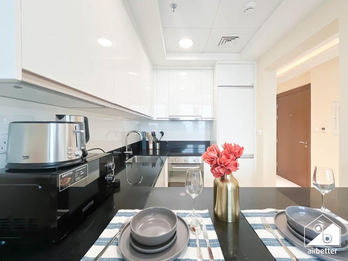 Wonderful 2b With Canal Views At Amna Tower