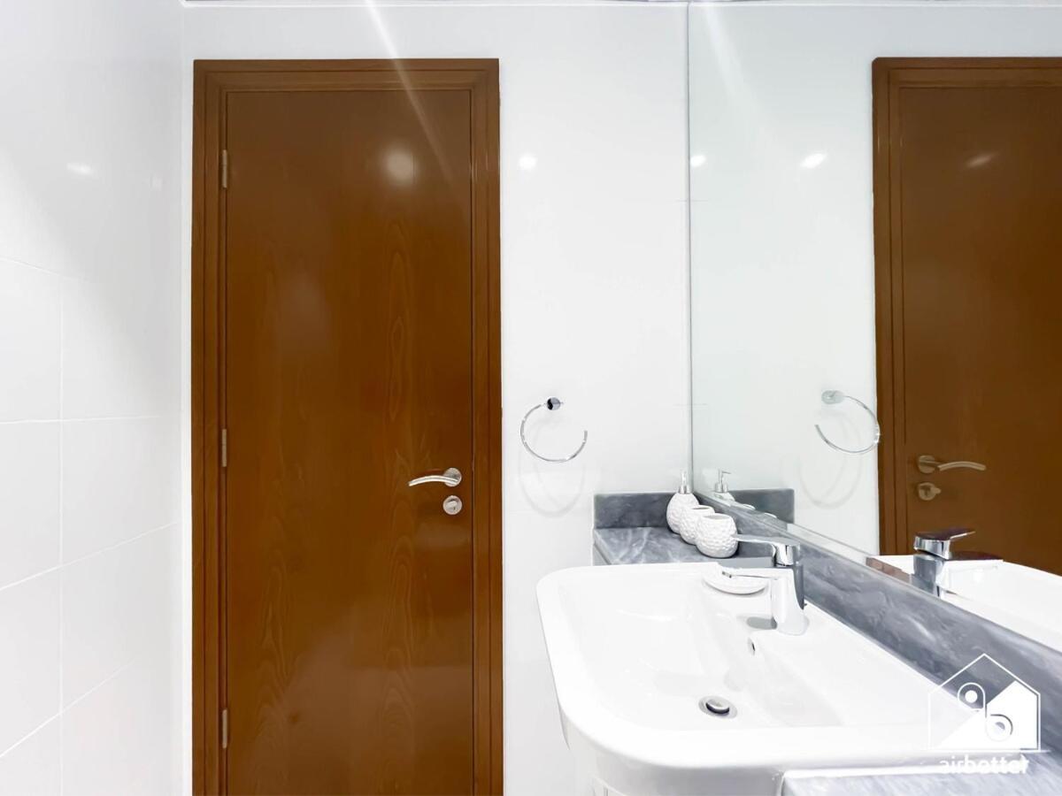 Wonderful 2b With Canal Views At Amna Tower *